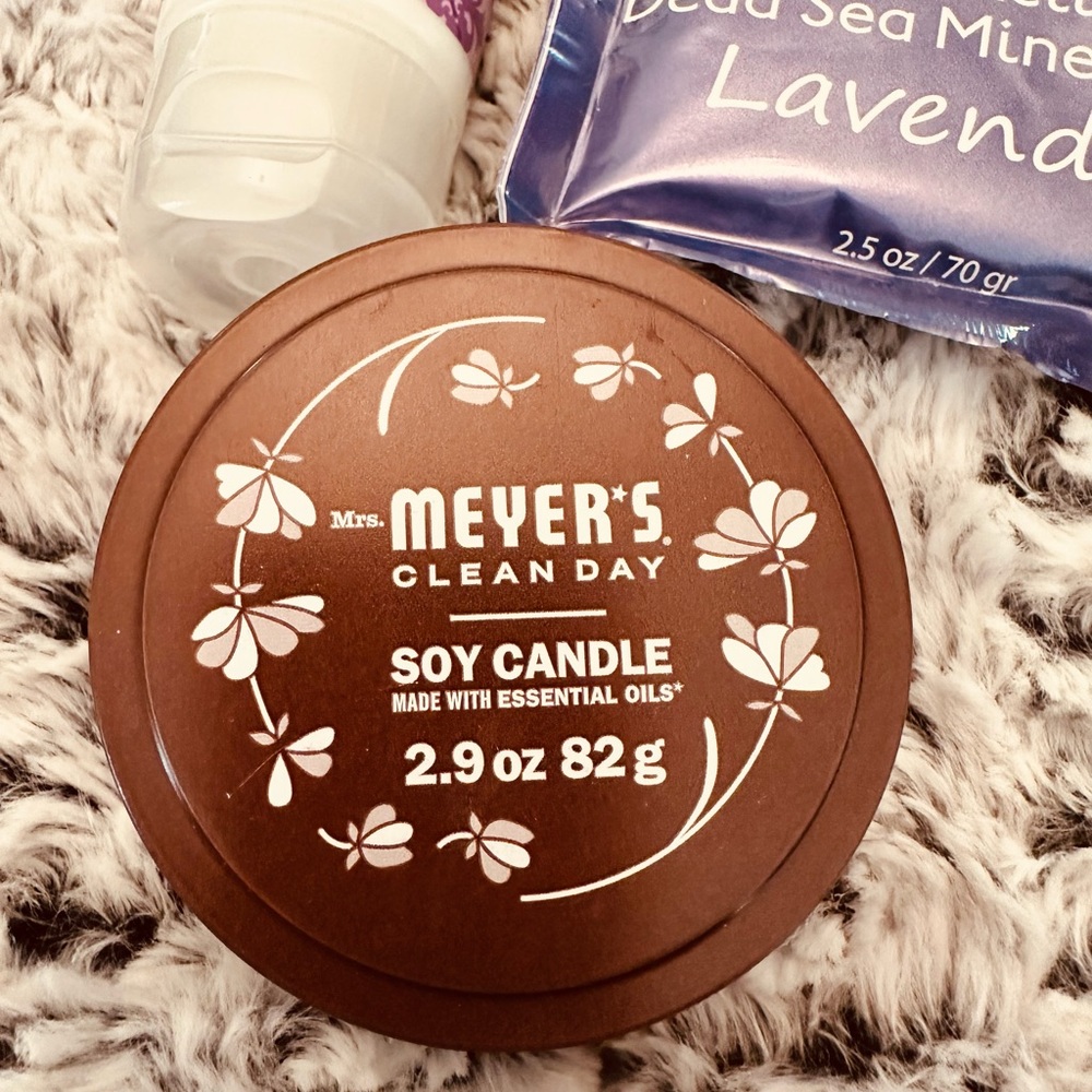 Lavender gift bundle - Meyers candle, Nubian hand cream & Dead Sea salt
